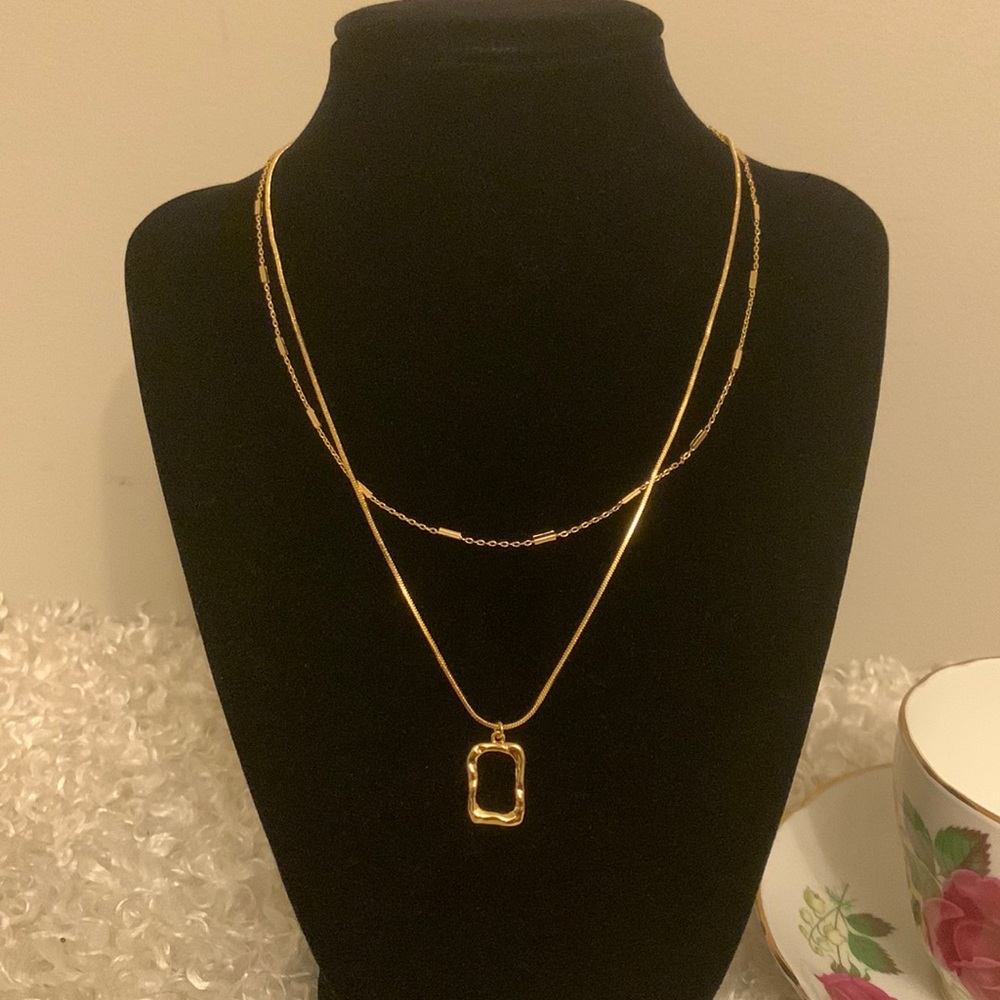 NEW! Gold plated double layer Necklace.